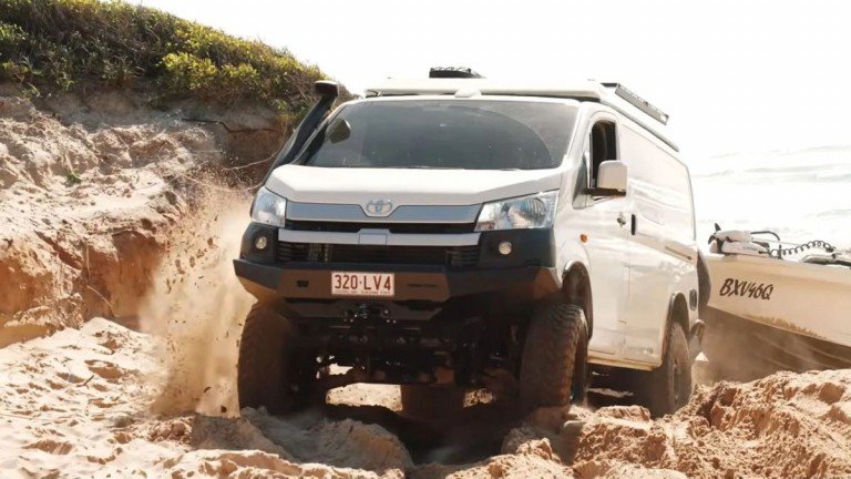 Το Toyota HiAce μετατρέπεται και σε τετρακίνητο αυτοκινούμενο (+video) Το-toyota-hiace-μετατρέπεται-και-σε-τετρακίνητο-αυτοκινούμενο-(+video)