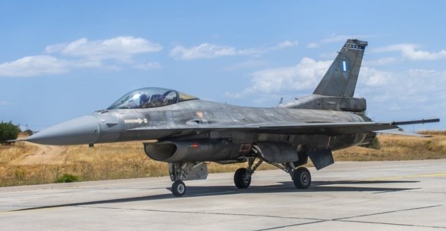 Παραδόθηκε-στην-Πολεμική-Αεροπορία-το-60ο-f-16-viper