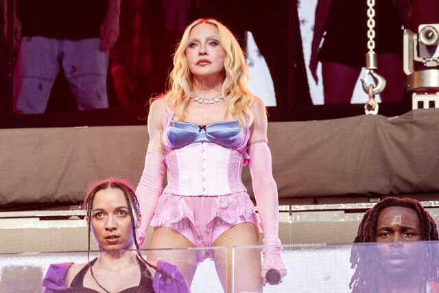 Η Μαντόνα θα ανοίξει τα MTV VMAs 2026: Επιστρέφει στη σκηνή των βραβείων μετά από 23 χρόνια Η-Μαντόνα-θα-ανοίξει-τα-mtv-vmas-2026:-Επιστρέφει-στη-σκηνή-των-βραβείων-μετά-από-23-χρόνια