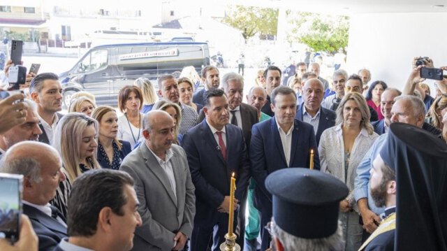 Με λουλούδια υποδέχθηκαν τον Άδωνη Γεωργιάδη στο Νοσοκομείο Τρικάλων Με-λουλούδια-υποδέχθηκαν-τον-Άδωνη-Γεωργιάδη-στο-Νοσοκομείο-Τρικάλων