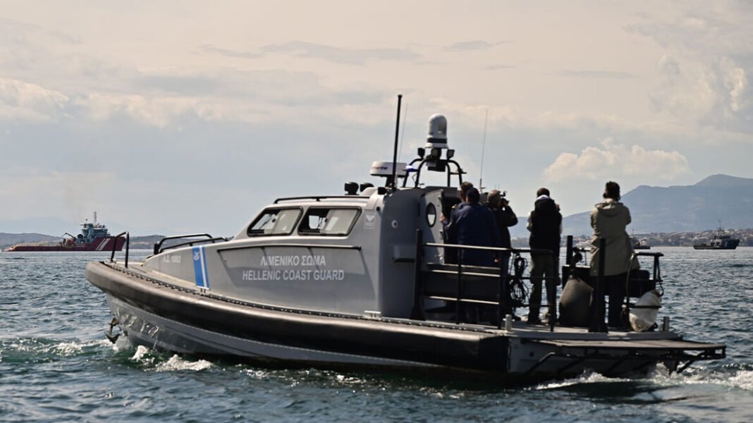 Εντοπίστηκαν 80 μετανάστες σε λέμβο νότια της Κρήτης Εντοπίστηκαν-80-μετανάστες-σε-λέμβο-νότια-της-Κρήτης
