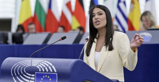 Λατινοπούλου σε φον ντερ Λάιεν: Μας γεμίσατε λαθρομετανάστες, μας πνίξατε στους φόρους και τη γραφειοκρατία Λατινοπούλου-σε-φον-ντερ-Λάιεν:-Μας-γεμίσατε-λαθρομετανάστες,-μας-πνίξατε-στους-φόρους-και-τη-γραφειοκρατία