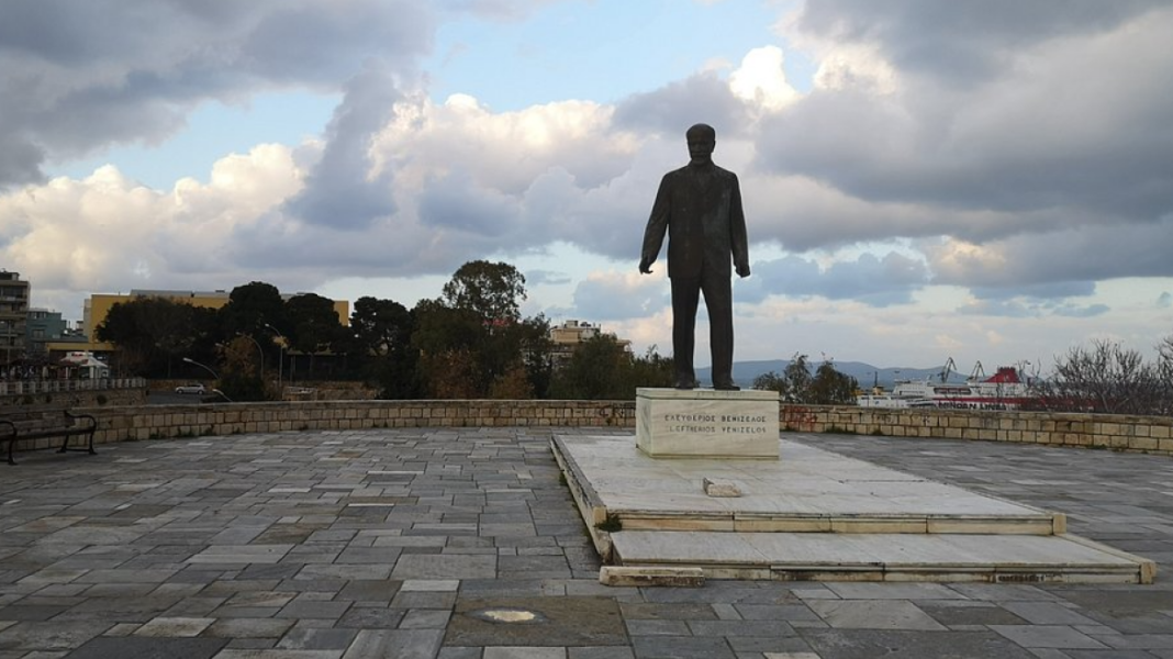 Άνδρας έπεσε από τα Ενετικά Τείχη στο Ηράκλειο της Κρήτης Άνδρας-έπεσε-από-τα-Ενετικά-Τείχη-στο-Ηράκλειο-της-Κρήτης