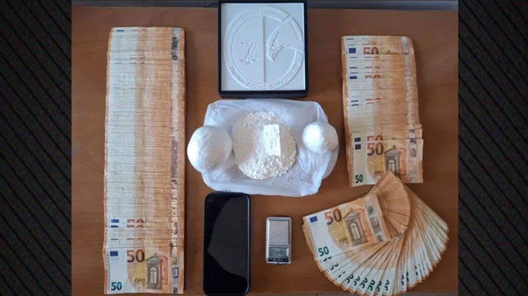 Συνελήφθη 37χρονος για διακίνηση ναρκωτικών στα Τρίκαλα, εντοπίστηκαν 18.000€ στο σπίτι του Συνελήφθη-37χρονος-για-διακίνηση-ναρκωτικών-στα-Τρίκαλα,-εντοπίστηκαν-18.000e-στο-σπίτι-του