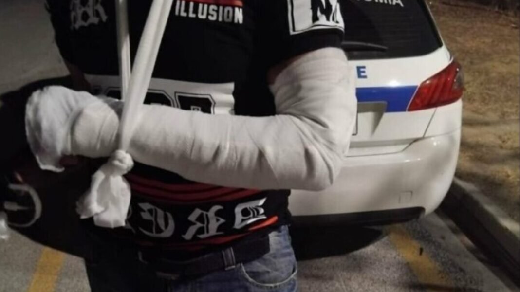Ρομά στον Βόλο έσπασε με σκουπόξυλο το χέρι ταξιτζή που αρνήθηκε να επιβιβάσει τον ίδιο και τον πατέρα του, «πήγε να μου το μπήξει στην κοιλιά» Ρομά-στον-Βόλο-έσπασε-με-σκουπόξυλο-το-χέρι-ταξιτζή-που-αρνήθηκε-να-επιβιβάσει-τον-ίδιο-και-τον-πατέρα-του,-«πήγε-να-μου-το-μπήξει-στην-κοιλιά»