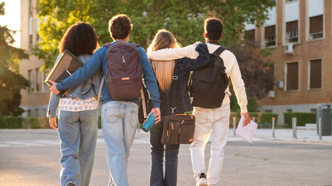 PISA 2025: Τα κορίτσια μπροστά στη γλώσσα και τις Φυσικές Επιστήμες – Μόλις 6 μονάδες χωρίζουν τα δύο φύλα στα Μαθηματικά pisa-2025:-Τα-κορίτσια-μπροστά-στη-γλώσσα-και-τις-Φυσικές-Επιστήμες-–-Μόλις-6-μονάδες-χωρίζουν-τα-δύο-φύλα-στα-Μαθηματικά