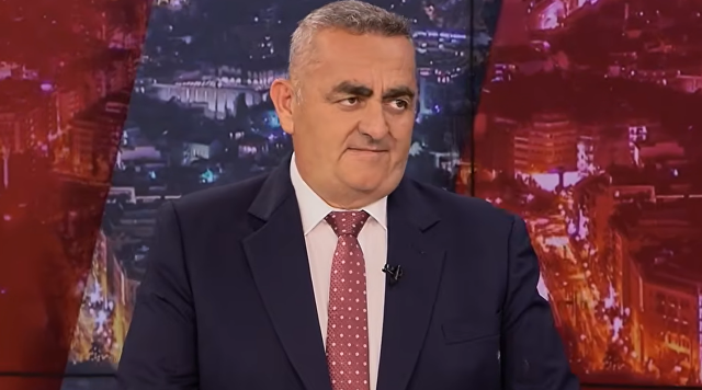 Φρέντι Μπελέρης: Άστοχη η αναφορά μου για τον Κασιδιάρη, στέκομαι απέναντι σε αντιλήψεις και πρακτικές που υπονομεύουν τη δημοκρατία Φρέντι-Μπελέρης:-Άστοχη-η-αναφορά-μου-για-τον-Κασιδιάρη,-στέκομαι-απέναντι-σε-αντιλήψεις-και-πρακτικές-που-υπονομεύουν-τη-δημοκρατία