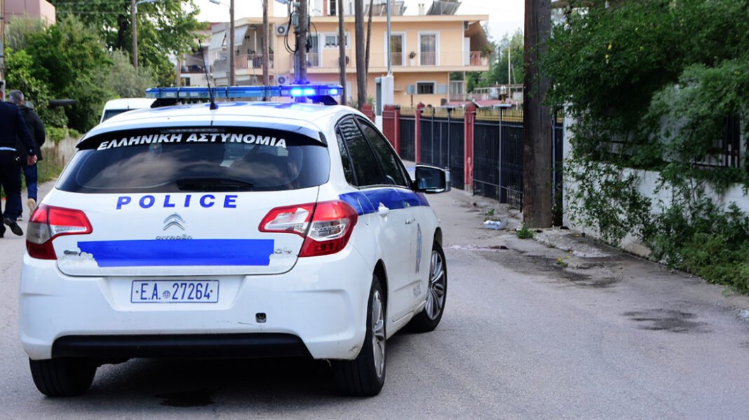 Συνελήφθη ζευγάρι που επιτέθηκε σε 74χρονο και του άρπαξε χρυσή αλυσίδα από τον λαιμό στον Άγιο Παντελεήμονα Συνελήφθη-ζευγάρι-που-επιτέθηκε-σε-74χρονο-και-του-άρπαξε-χρυσή-αλυσίδα-από-τον-λαιμό-στον-Άγιο-Παντελεήμονα