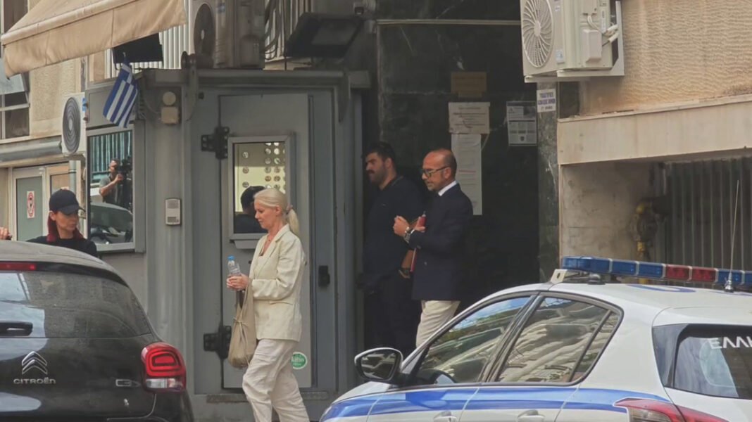 Πρόεδρος-εργαζομένων-ΕΚΑΒ:-Το-μόνο-που-μας-είπαν-πριν-τη-διακομιδή-του-Μαζωνάκη-ήταν-ότι-δεν-τον-έβαλαν-στο-μηχάνημα,-δεν-γνωρίζαμε-τι-εννοούσαν