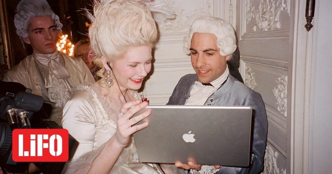 Η Kirsten Dunst με περούκα, τσιγάρο και MacBook στις Βερσαλλίες Η-kirsten-dunst-με-περούκα,-τσιγάρο-και-macbook-στις-Βερσαλλίες
