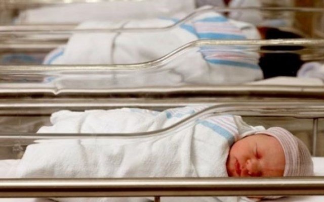 Δημογραφικό:-Επιβραδύνεται-η-πτώση-των-γεννήσεων-–-Τα-νέα-μέτρα-για-τρίτεκνους-και-πολύτεκνους
