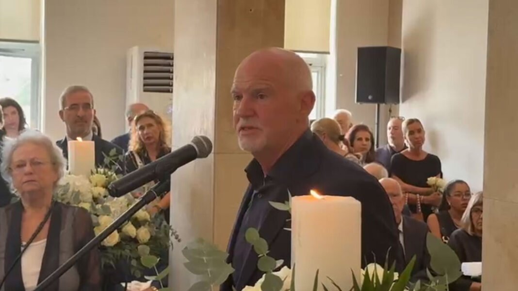 Αν μας παρακολουθεί θα το κάνει με χαμόγελο: Ο επικήδειος του Γιώργου Παπανδρέου για τη μητέρα του Μαργαρίτα Αν μας παρακολουθεί θα το κάνει με χαμόγελο: Ο επικήδειος του Γιώργου Παπανδρέου για τη μητέρα του Μαργαρίτα