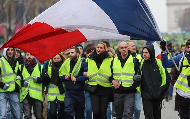 Γαλλία: Ρεκόρ στις τιμές των καυσίμων – Στο προσκήνιο ξανά τα “κίτρινα γιλέκα” Γαλλία:-Ρεκόρ-στις-τιμές-των-καυσίμων-–-Στο-προσκήνιο-ξανά-τα-“κίτρινα-γιλέκα”