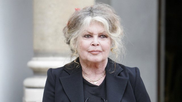 Δημοπρατούνται προσωπικά αντικείμενα της Μπριζίτ Μπαρντό, αντιδρά ο τελευταίος της σύζυγος: Είναι σκανδαλώδες να την ξεγυμνώνουν με αυτόν τον τρόπο Δημοπρατούνται-προσωπικά-αντικείμενα-της-Μπριζίτ-Μπαρντό,-αντιδρά-ο-τελευταίος-της-σύζυγος:-Είναι-σκανδαλώδες-να-την-ξεγυμνώνουν-με-αυτόν-τον-τρόπο