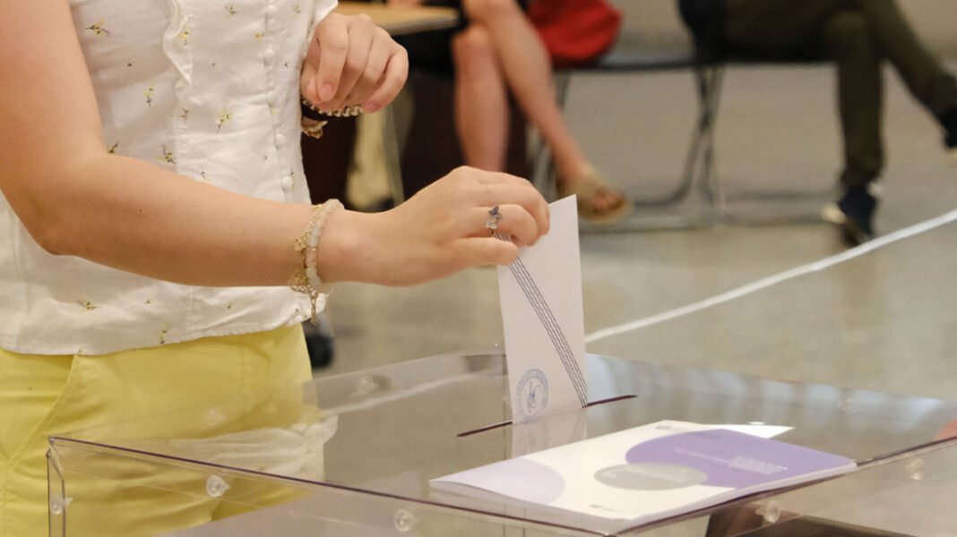 Δημοσκόπηση Palmos Analysis: Στο 30,1% η ΝΔ, στο 15,2% η ΕΛΑΣ, 12,8% για το ΠΑΣΟΚ, η ενδεικτική κατανομή των εδρών Δημοσκόπηση Palmos Analysis: Στο 30,1% η ΝΔ, στο 15,2% η ΕΛΑΣ, 12,8% για το ΠΑΣΟΚ, η ενδεικτική κατανομή των εδρών