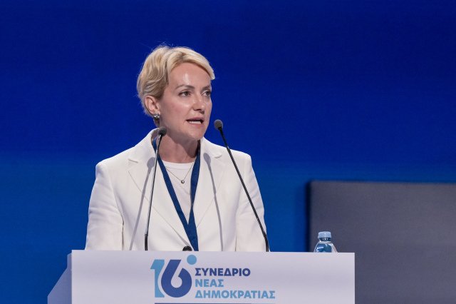 Η Σδούκου δημοσίευσε την εγγραφή της στη ΝΔ, το 1997: Επειδή ο Φαραντούρης έχει γυρίσει 2-3 κόμματα, δεν σημαίνει πως είμαστε όλοι ίδιοι Η-Σδούκου-δημοσίευσε-την-εγγραφή-της-στη-ΝΔ,-το-1997:-Επειδή-ο-Φαραντούρης-έχει-γυρίσει-2-3-κόμματα,-δεν-σημαίνει-πως-είμαστε-όλοι-ίδιοι