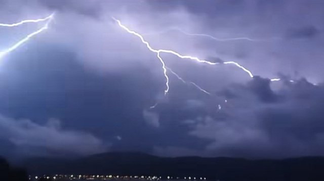 Κακοκαιρία-express-από-την-Τρίτη-με-καταιγίδες,-χαλάζι,-κεραυνούς-και-απότομη-πτώση-θερμοκρασίας,-ποιες-περιοχές-θα-πλήξει
