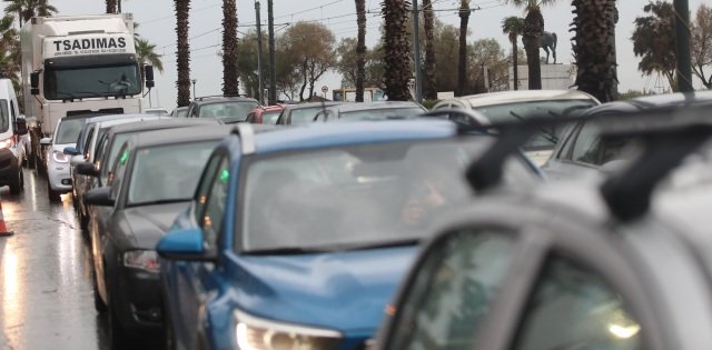 Μπουλντόζα έφυγε πάνω από νταλίκα που «δίπλωσε» στη λεωφ. Βουλιαγμένης Μπουλντόζα-έφυγε-πάνω-από-νταλίκα-που-«δίπλωσε»-στη-λεωφ.-Βουλιαγμένης