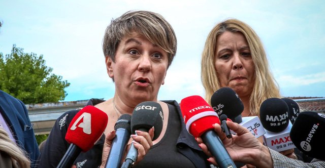 «Το-τρένο-ήταν-ένα-κινούμενο-φέρετρο»:-Συγκλόνισαν-οι-καταθέσεις-συγγενών-στη-δίκη-για-το-δυστύχημα-στα-Τέμπη