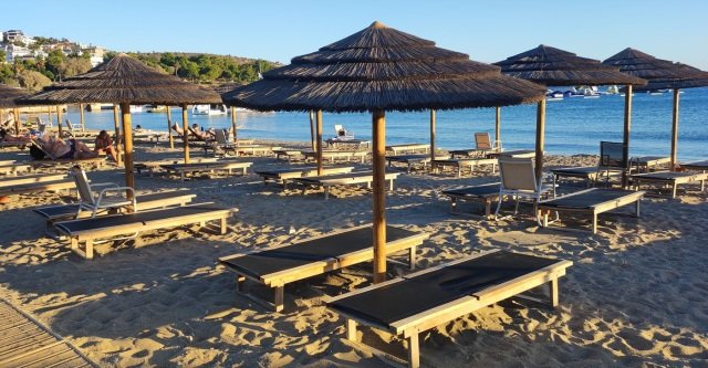 Ελεύθεροι-οι-δύο-κατηγορούμενοι-για-τον-θανάσιμο-ξυλοδαρμό-82χρονου-στη-Βουλιαγμένη-με-αφορμή-μια-ξαπλώστρα