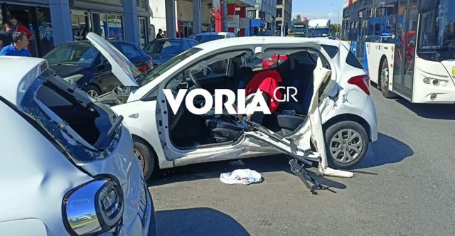 Θεσσαλονίκη: 30χρονος έπαθε επιληπτική κρίση στο τιμόνι, παρέσυρε τρία αυτοκίνητα και μηχανάκι Θεσσαλονίκη:-30χρονος-έπαθε-επιληπτική-κρίση-στο-τιμόνι,-παρέσυρε-τρία-αυτοκίνητα-και-μηχανάκι