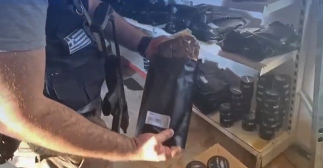 Στα-δίχτυα-της-ΑΑΔΕ-κύκλωμα-λαθρεμπορίας-καπνού-ναργιλέ,-κατασχέθηκαν-826-κιλά,-δείτε-βίντεο
