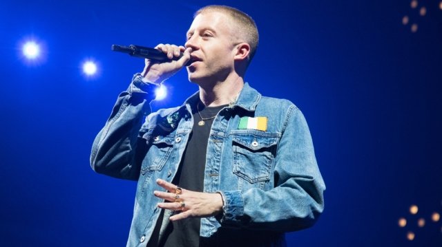 Ο-macklemore-ανακοίνωσε-το-free-palestine-tour-και-άφησε-αιχμές-για-τον-Εντ-Σίραν-μετά-την-απομάκρυνση-από-την-περιοδεία-του