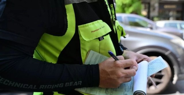 Αύριο η απολογία του αστυνομικού στον Βόλο που κατηγορείται ότι έπαιρνε μέχρι και 700 ευρώ για να σβήνει κλήσεις Αύριο-η-απολογία-του-αστυνομικού-στον-Βόλο-που-κατηγορείται-ότι-έπαιρνε-μέχρι-και-700-ευρώ-για-να-σβήνει-κλήσεις