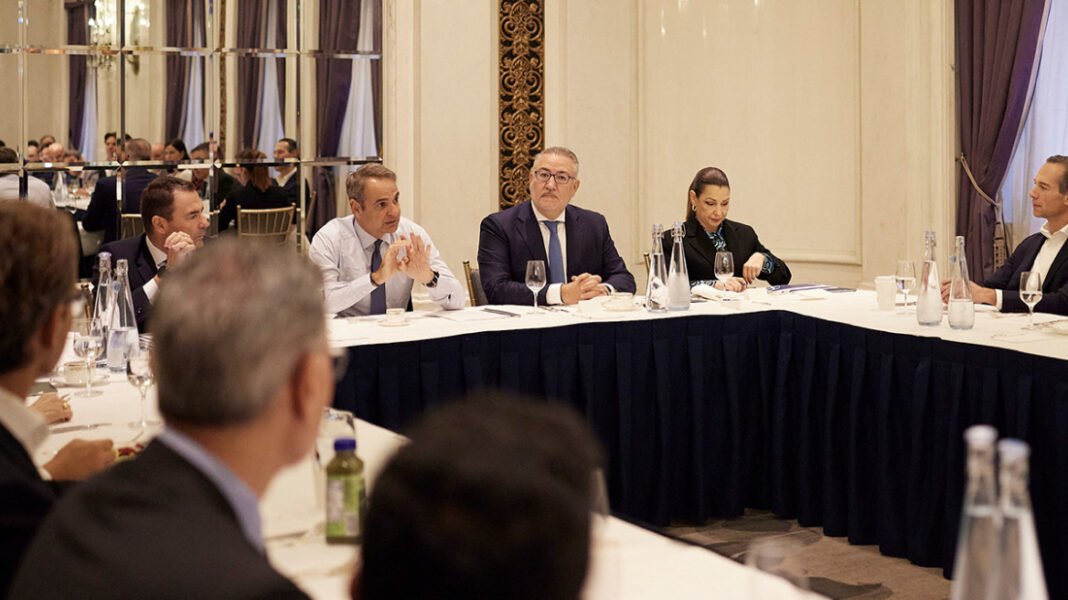 Μητσοτάκης σε επενδυτές στη Νέα Υόρκη: Το κόστος δανεισμού της Ελλάδας είναι χαμηλότερο από 4 χώρες του G7 Μητσοτάκης σε επενδυτές στη Νέα Υόρκη: Το κόστος δανεισμού της Ελλάδας είναι χαμηλότερο από 4 χώρες του G7