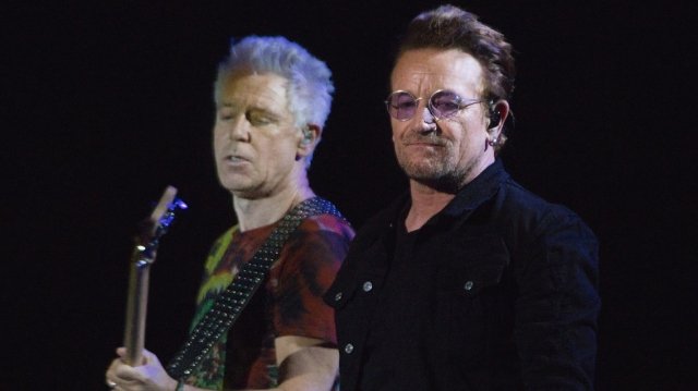 Οι-u2-συνεργάστηκαν-με-την-Ντόλι-Πάρτον-στο-νέο-τους-άλμπουμ-λίγο-πριν-τον-θάνατό-της:-«Όταν-αρρώστησε,-σηκώθηκε-από-το-κρεβάτι-για-να-τραγουδήσει-αυτό-το-κομμάτι»