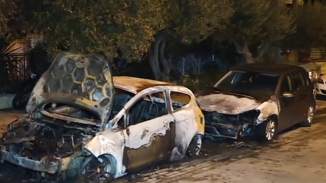 Φωτιά σε σταθμευμένο ΙΧ στην Ηλιούπολη, ζημιές σε άλλα δύο αυτοκίνητα Φωτιά-σε-σταθμευμένο-ΙΧ-στην-Ηλιούπολη,-ζημιές-σε-άλλα-δύο-αυτοκίνητα