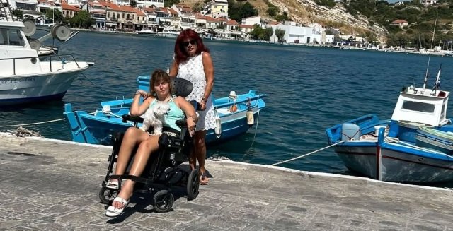 «Η-δική-σου-ανηφόρα-βγήκε-πολύ-απότομη»:-Συγκινεί-η-μητέρα-της-Μυρτώς-από-την-Πάρο-για-την-ονομαστική-της-εορτή