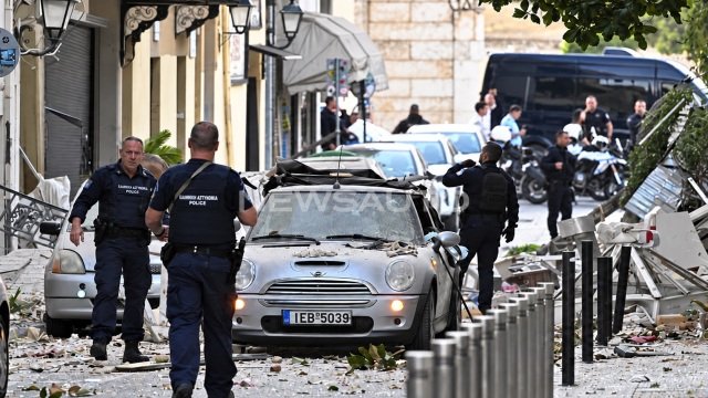 Ποιος-θα-πληρώσει-για-τα-κατεστραμμένα-αυτοκίνητα-στην-Πλάκα;