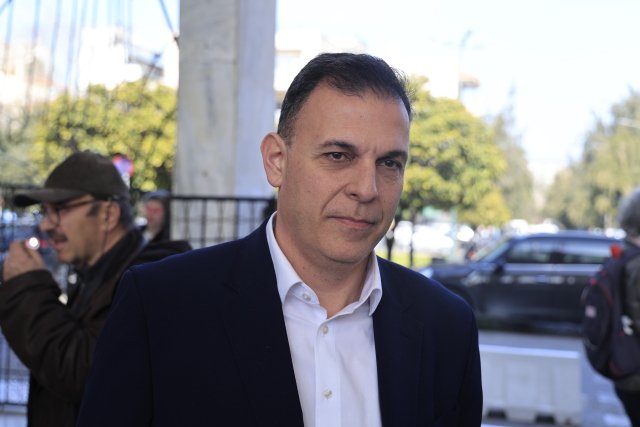 Ο-Καραμέρος-το-τερμάτισε:-«Η-κυβέρνηση-κάνει-βίαιη-πλασμαφαίρεση-στους-πολίτες-και-δεν-τους-επιστρέφει-το-αίμα»,-δείτε-βίντεο