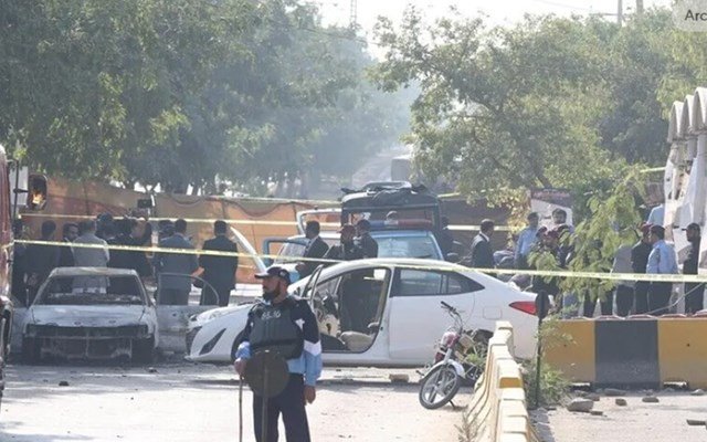 Επίθεση βομβιστή αυτοκτονίας σε σημείο ελέγχου της αστυνομίας στο βορειοδυτικό Πακιστάν – Τουλάχιστον 11 νεκροί και 30 τραυματίες Επίθεση-βομβιστή-αυτοκτονίας-σε-σημείο-ελέγχου-της-αστυνομίας-στο-βορειοδυτικό-Πακιστάν-–-Τουλάχιστον-11-νεκροί-και-30-τραυματίες