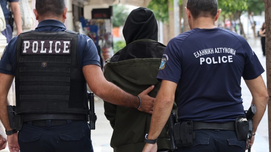Την-Τρίτη-η-απολογία-του-40χρονου-στο-Ηράκλειο-που-κατηγορείται-για-πορνογραφία-ανηλίκων-και-προσβολή-γενετήσιας-αξιοπρέπειας