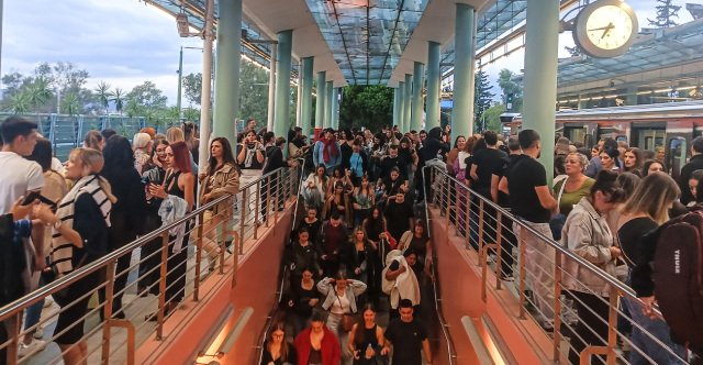 Κίνηση στους δρόμους γύρω από το ΟΑΚΑ λίγο πριν την έναρξη της συναυλίας της Άννας Βίσση Κίνηση-στους-δρόμους-γύρω-από-το-ΟΑΚΑ-λίγο-πριν-την-έναρξη-της-συναυλίας-της-Άννας-Βίσση