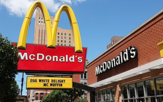 McDonald’s: Βουτιά 31% στη μετοχή από τα υψηλά Φεβρουαρίου – Οι αντιδράσεις για τις τιμές των Big Mac και το πλάνο “επανόδου” mcdonald’s:-Βουτιά-31%-στη-μετοχή-από-τα-υψηλά-Φεβρουαρίου-–-Οι-αντιδράσεις-για-τις-τιμές-των-big-mac-και-το-πλάνο-“επανόδου”