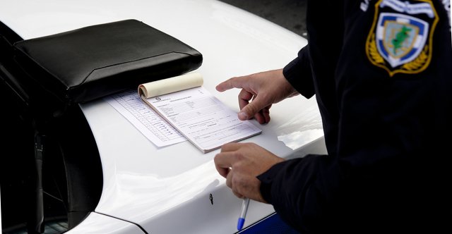 Η κάμερα έπιασε τον αρχιφύλακα που τα «τσέπωνε» από τις κλήσεις – Ο διάλογος με Πακιστανό μέσα στο αστυνομικό τμήμα Βόλου Η-κάμερα-έπιασε-τον-αρχιφύλακα-που-τα-«τσέπωνε»-από-τις-κλήσεις-–-Ο-διάλογος-με-Πακιστανό-μέσα-στο-αστυνομικό-τμήμα-Βόλου