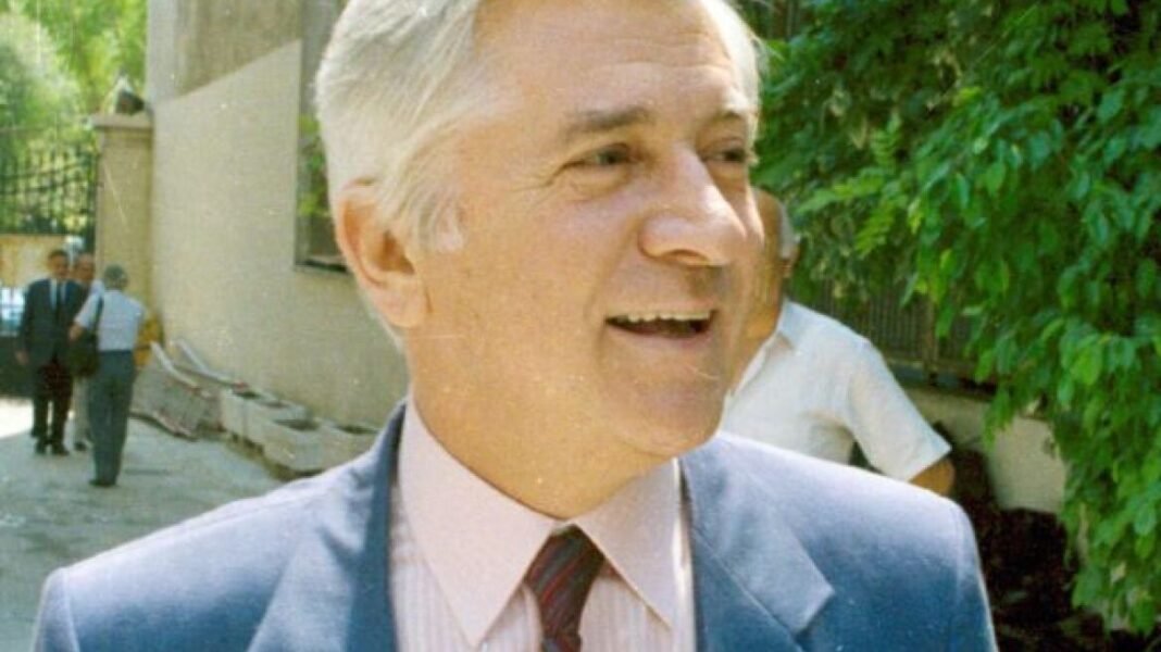 Μητσοτάκης για τα 37 χρόνια από τη δολοφονία Μπακογιάννη: Βαδίζουμε στα βήματά του, διεκδικώντας όσα και εκείνος ήθελε
