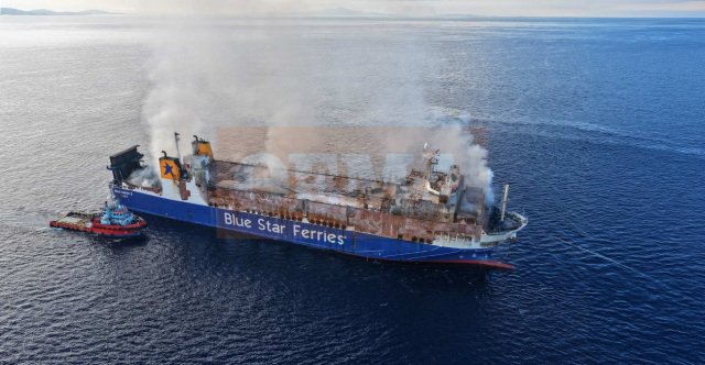 Φωτογραφία: Ανοιχτά της Τήνου το Blue Carrier, έσβησε η μεγάλη φωτιά, παραμένουν υψηλές θερμοκρασίες στο εσωτερικό του Φωτογραφία:-Ανοιχτά-της-Τήνου-το-blue-carrier,-έσβησε-η-μεγάλη-φωτιά,-παραμένουν-υψηλές-θερμοκρασίες-στο-εσωτερικό-του