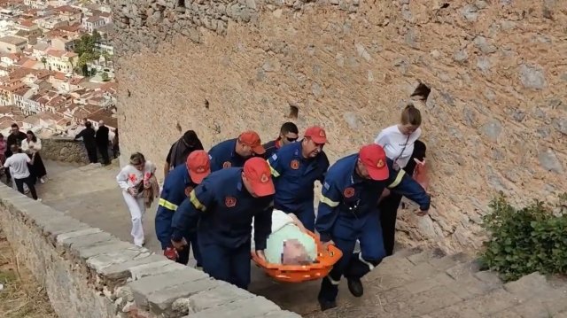 Ναύπλιο: Επιχείρηση της Πυροσβεστικής στο Παλαμήδι για τη μεταφορά ηλικιωμένου τουρίστα που έχασε τις αισθήσεις του Ναύπλιο:-Επιχείρηση-της-Πυροσβεστικής-στο-Παλαμήδι-για-τη-μεταφορά-ηλικιωμένου-τουρίστα-που-έχασε-τις-αισθήσεις-του