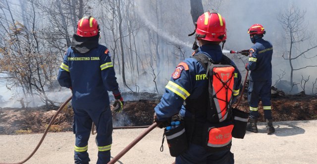 Βελτιωμένη η εικόνα της φωτιάς στη Σαλαμίνα, εστάλη μήνυμα από το 112 για εκκένωση Βελτιωμένη-η-εικόνα-της-φωτιάς-στη-Σαλαμίνα,-εστάλη-μήνυμα-από-το-112-για-εκκένωση