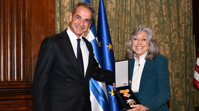 Η-Ελλάδα-τίμησε-την-ελληνοαμερικανίδα-βουλευτή-Ντίνα-Τάιτους-–-Η-ανάρτηση-με-τον-Μητσοτάκη