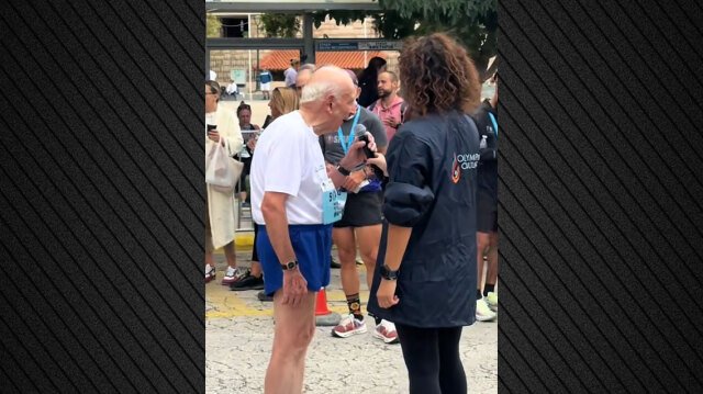 «Σκεφτόμουν-τη-γυναίκα-μου-που-έχει-φύγει-εδώ-και-6-μήνες,-θα-την-αγαπώ-για-πάντα»:-Συγκίνησε-ο-88χρονος-που-έτρεξε-σε-αγώνα-στη-Μεταμόρφωση