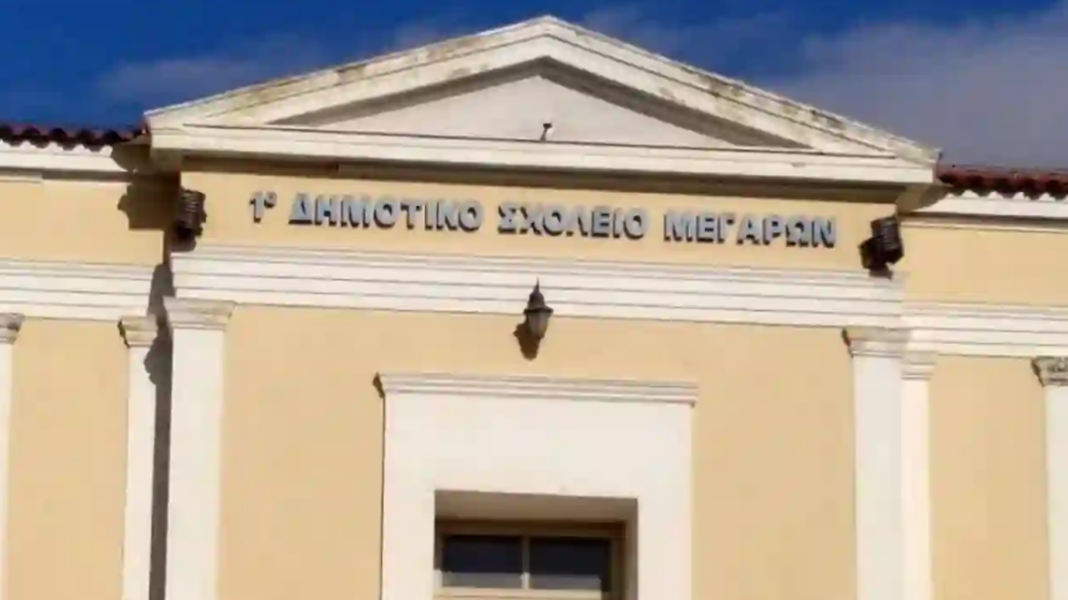 «Δεν θέλουμε τέτοιες χορηγίες»: Αντιδράσεις για την αποδοχή από Σύλλογο Γονέων δημοτικού στα Μέγαρα δωρεάς του Κασιδιάρη «Δεν-θέλουμε-τέτοιες-χορηγίες»:-Αντιδράσεις-για-την-αποδοχή-από-Σύλλογο-Γονέων-δημοτικού-στα-Μέγαρα-δωρεάς-του-Κασιδιάρη