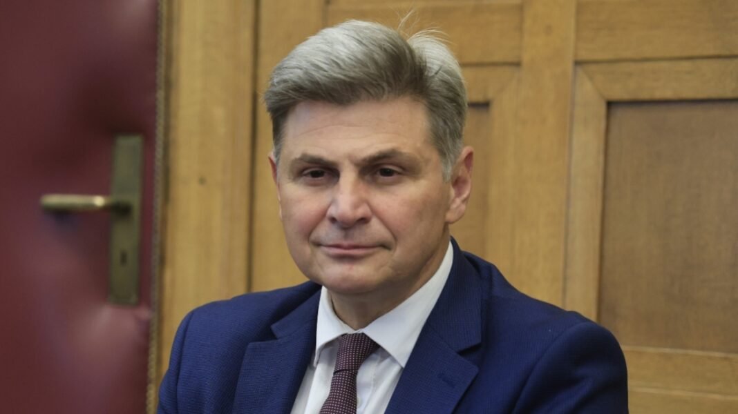 Αμετανόητος ο Φαραντούρης για τη Σδούκου: Ό,τι είπα ισχύει στο ακέραιο, καλά κρασιά