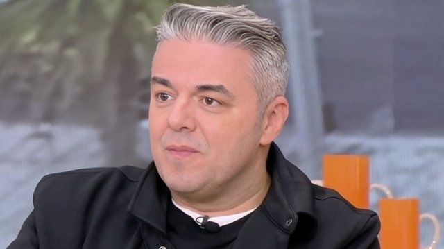 Πέτρος Πολυχρονίδης για Γιώργο Μαζωνάκη: Η οικογένειά του ήταν πάντα εκεί για να τον σηκώνει όρθιο, νιώθω ότι τώρα δεν πρόλαβαν Πέτρος-Πολυχρονίδης-για-Γιώργο-Μαζωνάκη:-Η-οικογένειά-του-ήταν-πάντα-εκεί-για-να-τον-σηκώνει-όρθιο,-νιώθω-ότι-τώρα-δεν-πρόλαβαν