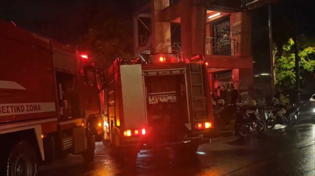 Φωτιά σε κατοικία στην οδό Σίνα, ξέσπασε από κλιματιστικό στο μπαλκόνι Φωτιά-σε-κατοικία-στην-οδό-Σίνα,-ξέσπασε-από-κλιματιστικό-στο-μπαλκόνι