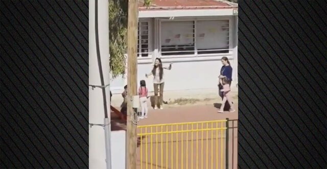 «Σας έφαγα, ντροπή σας!»: Διευθύντρια νηπιαγωγείου στα Άνω Λιόσια φώναζε στα παιδιά, καταγγέλλει βιαιοπραγία εναντίον της – Αποφασίστηκε η μετακίνησή της, δείτε βίντεο «Σας-έφαγα,-ντροπή-σας!»:-Διευθύντρια-νηπιαγωγείου-στα-Άνω-Λιόσια-φώναζε-στα-παιδιά,-καταγγέλλει-βιαιοπραγία-εναντίον-της-–-Αποφασίστηκε-η-μετακίνησή-της,-δείτε-βίντεο